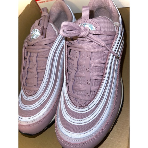 SOLD- W AIR MAX 97
PLUM FOG/METALLIC SILVER
BRUME PRUNE/ARGENT METALLIQUE - Picture 3 of 8